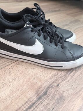 Nike Black Leather Low-Top Sneakers with White Swoosh and Trim
